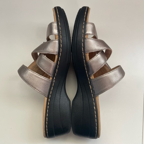 Clarks Collection Leather Sandals Women’s 9.5 M Metallic Slip on Merliah Karli - Picture 12 of 13